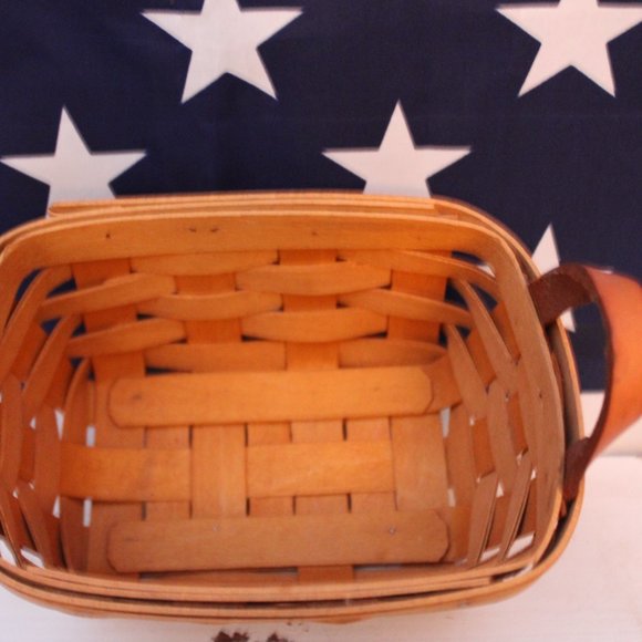 Longaberger 7 in Leather Handled Basket with Plastic Tray Insert - Picture 5 of 7